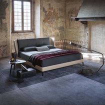 Cama de matrimonio / contemporánea / tapizada...