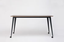 Mesa contemporánea / de material laminado...
