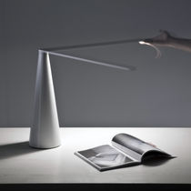 Lámpara de mesa / de aluminio / de diseño...