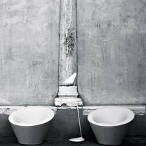 Sillón contemporáneo / de cuero / gris /...