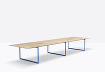 Mesa de conferencia contemporánea / de madera...