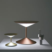 Lámpara de mesa / de metal / contemporánea...