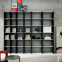 Biblioteca de esquina / contemporánea /...