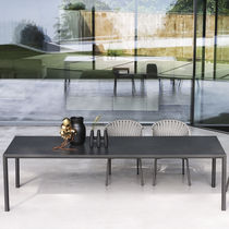 Mesa contemporánea / de aluminio pintado...