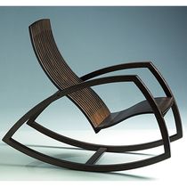 Sillón contemporáneo / de madera / mecedor