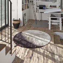 Alfombra contemporánea / con motivos decorativos...