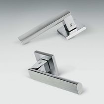 Tirador para puerta / de latón cromado /...