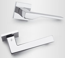 Tirador de puerta / de latón / contemporáneo