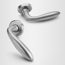 Tirador de puerta / de latón / contemporáneo