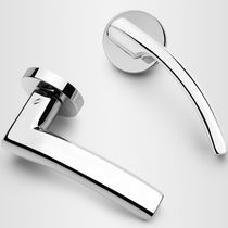 Tirador de puerta / de latón / contemporáneo