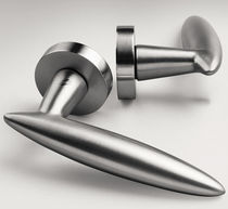 Tirador de puerta / de latón / contemporáneo