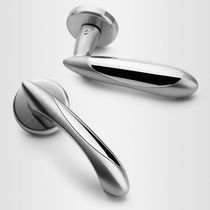 Tirador de puerta / de metal / contemporáneo