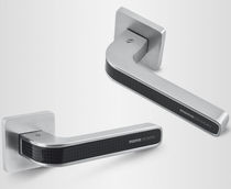 Tirador de puerta / de metal / contemporáneo