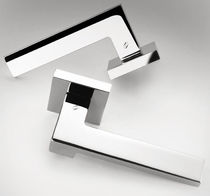 Tirador de puerta / de latón / contemporáneo...