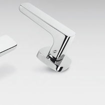 Tirador de puerta / de latón / contemporáneo