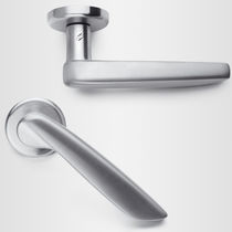 Tirador de puerta / de latón / contemporáneo