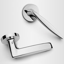 Tirador de puerta / de latón / contemporáneo