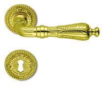 Tirador de puerta / de latón / de estilo