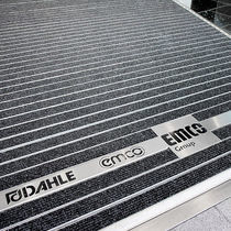 Alfombra de entrada para edificio público...