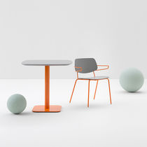 Mesa bistró contemporánea / de madera lacada...
