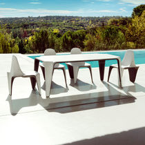 Mesa de comedor contemporánea / de polietileno...