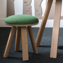 Taburete contemporáneo / de madera / con...
