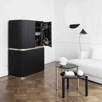 Mueble bar contemporáneo / de metal / negro