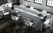 Mesa de reuniones contemporánea / de madera...