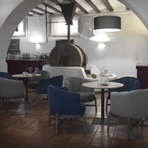 Sillón contemporáneo / de tejido / madera...