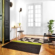 Alfombra contemporánea / con motivos decorativos...
