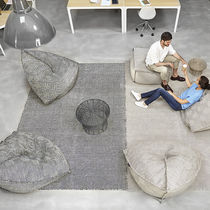 Alfombra contemporánea / con motivos decorativos...