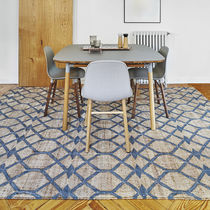 Alfombra contemporánea / con motivos decorativos...
