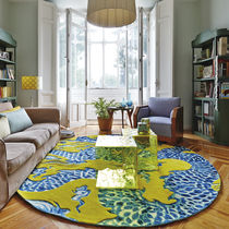 Alfombra contemporánea / con motivos decorativos...