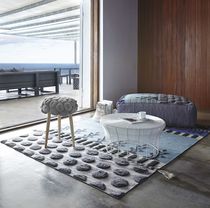 Alfombra contemporánea / con motivos decorativos...