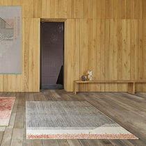 Alfombra contemporánea / con motivos decorativos...