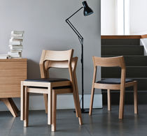 Silla contemporánea / de cuero / con base...