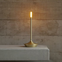 Lámpara de mesa / de aluminio / contemporánea...