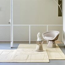 Alfombra contemporánea / con motivos decorativos...