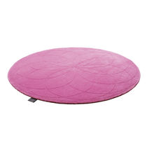 Alfombra contemporánea / con motivos decorativos...