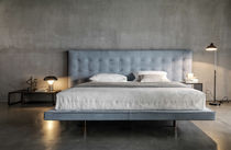 Cama de matrimonio / contemporánea / tapizada...