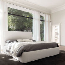 Cama de matrimonio / contemporánea / tapizada...