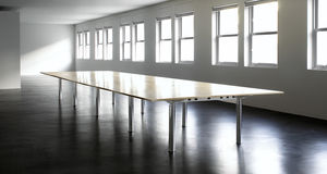 mesa de reuniones contemporánea