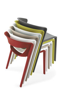 silla moderna / apilable / de polipropileno / para el sector servicios