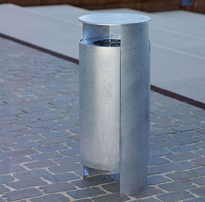 cubo de basura público