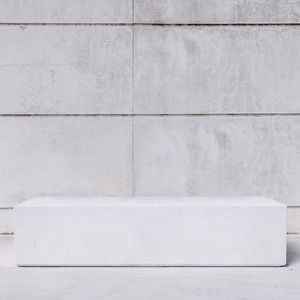 banco público de diseño minimalista