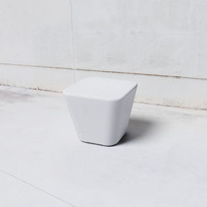 taburete de diseño minimalista