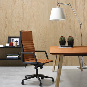 sillón de director con respaldo alto