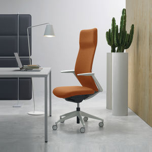 silla de oficina con respaldo alto