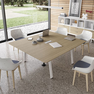 mesa de reuniones contemporánea