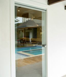 puerta-ventana abatible